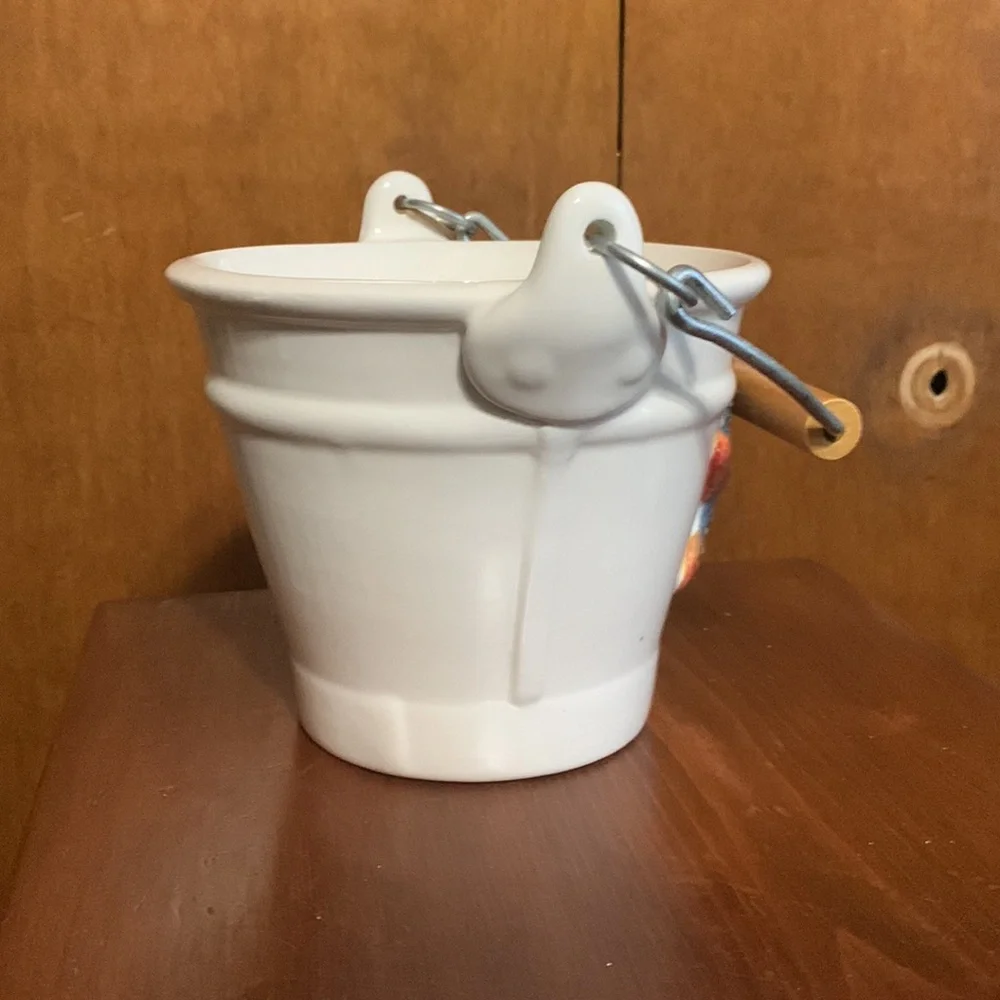 COLORFUL SEALIFE- White Ceramic Bucket with Starfish Design